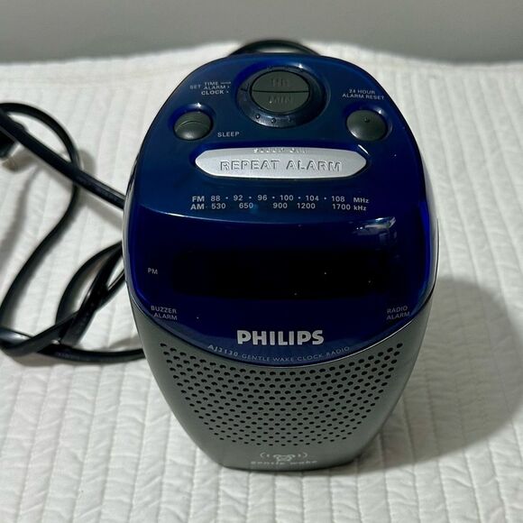 Philips Dual-Tone Clock Radio - Picture 2 of 3